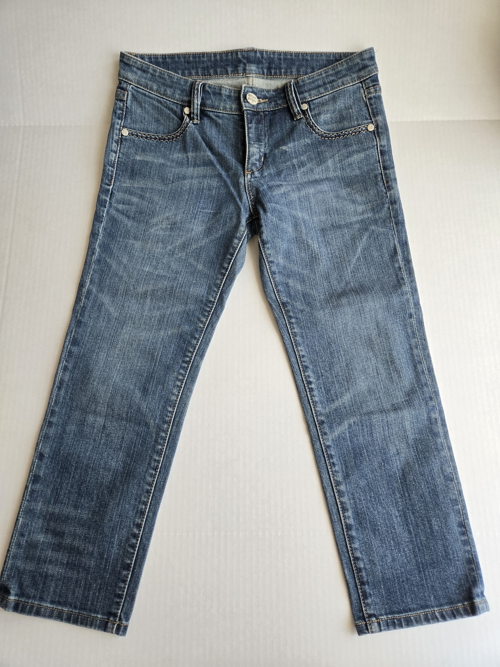 BCBGMaxAzria Cropped Blue Jeans - Size 28